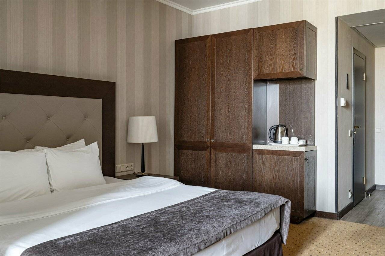 Фотографии номера Представительский номер с одной большой или двумя раздельными кроватями в Гостинице Петро Палас Санкт-Петербург