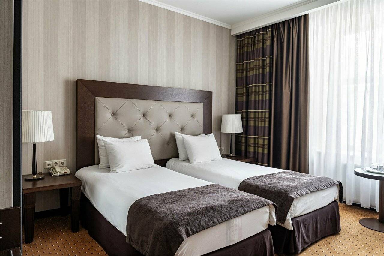 Фотографии номера Улучшенный номер с одной большой или двумя раздельными кроватями в Гостинице Петро Палас Санкт-Петербург