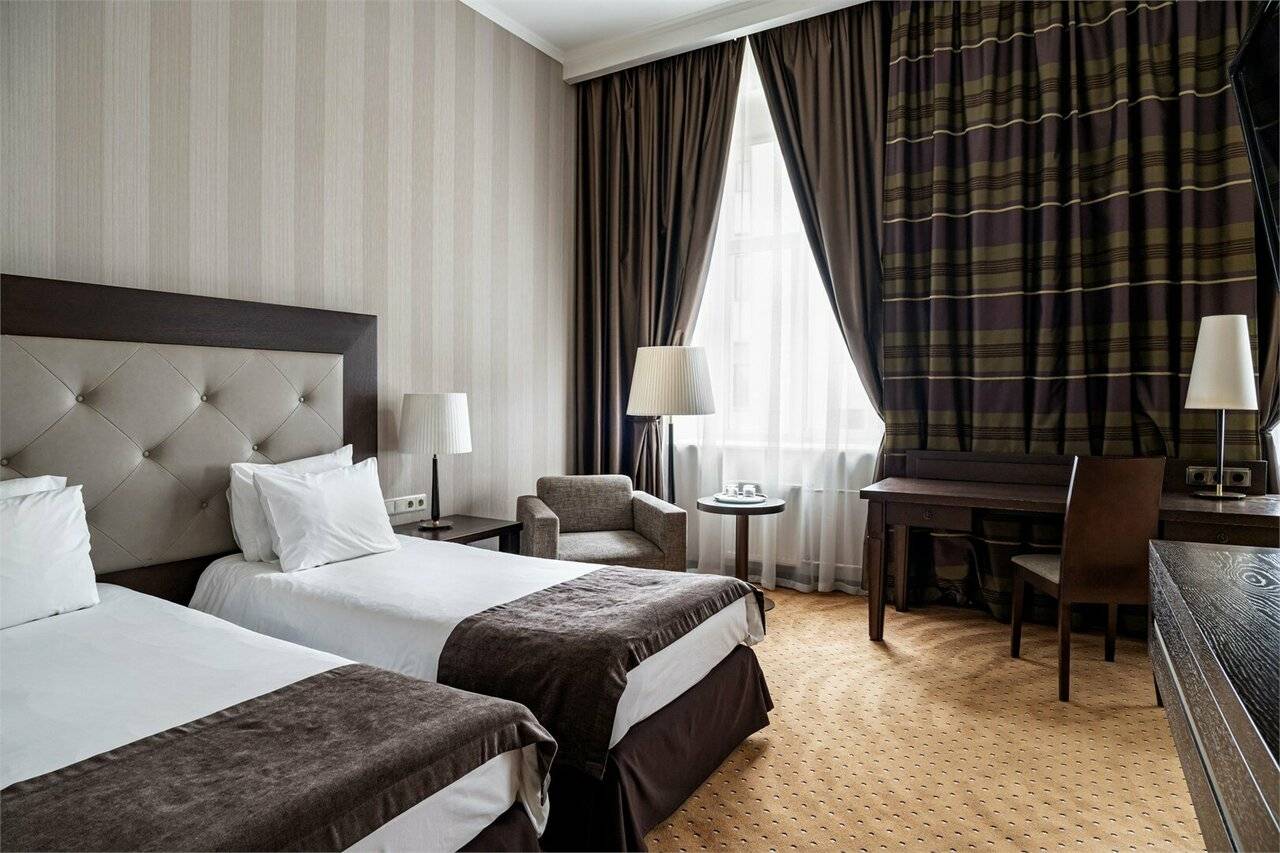 Фотографии номера Улучшенный номер с одной большой или двумя раздельными кроватями в Гостинице Петро Палас Санкт-Петербург