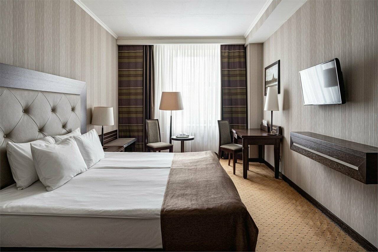 Фотографии номера Улучшенный номер с одной большой или двумя раздельными кроватями в Гостинице Петро Палас Санкт-Петербург