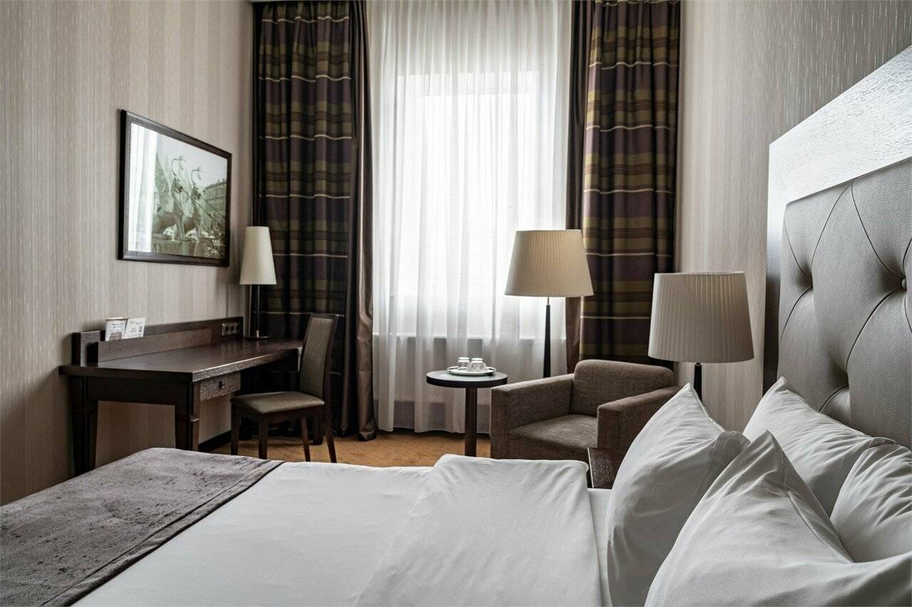 Фотографии номера Представительский номер с одной большой или двумя раздельными кроватями в Гостинице Петро Палас Санкт-Петербург