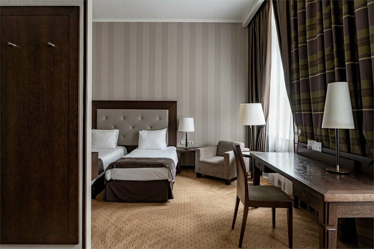 Фотографии номера Улучшенный номер с одной большой или двумя раздельными кроватями в Гостинице Петро Палас Санкт-Петербург