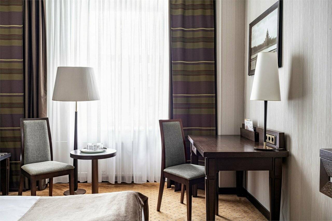 Фотографии номера Улучшенный номер с одной большой или двумя раздельными кроватями в Гостинице Петро Палас Санкт-Петербург