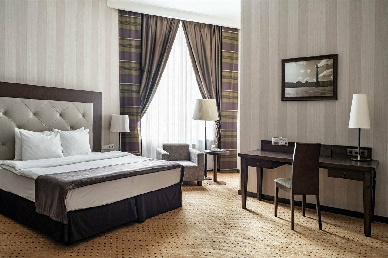 Фотографии номера Представительский номер с одной большой или двумя раздельными кроватями в Гостинице Петро Палас Санкт-Петербург