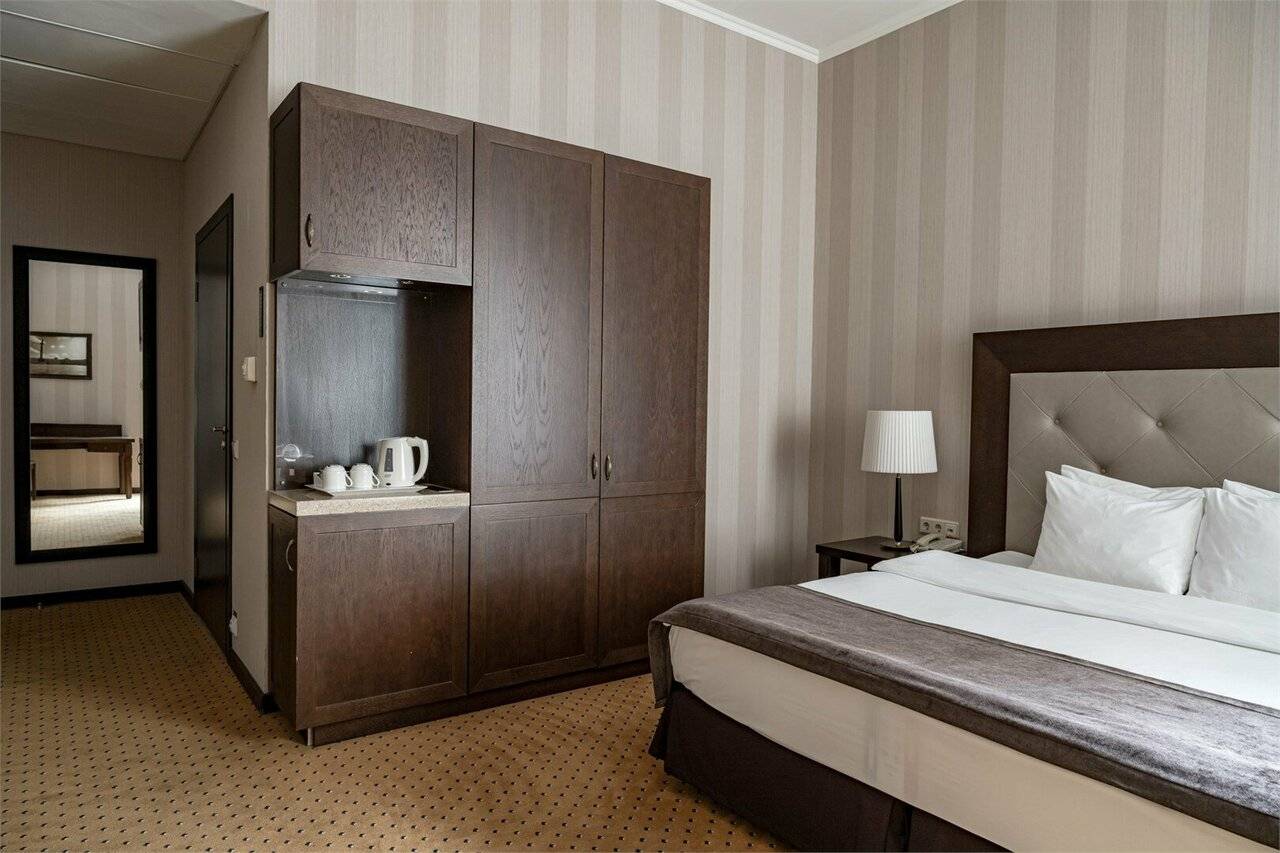 Фотографии номера Представительский номер с одной большой или двумя раздельными кроватями в Гостинице Петро Палас Санкт-Петербург