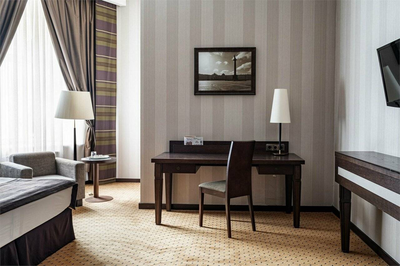 Фотографии номера Представительский номер с одной большой или двумя раздельными кроватями в Гостинице Петро Палас Санкт-Петербург