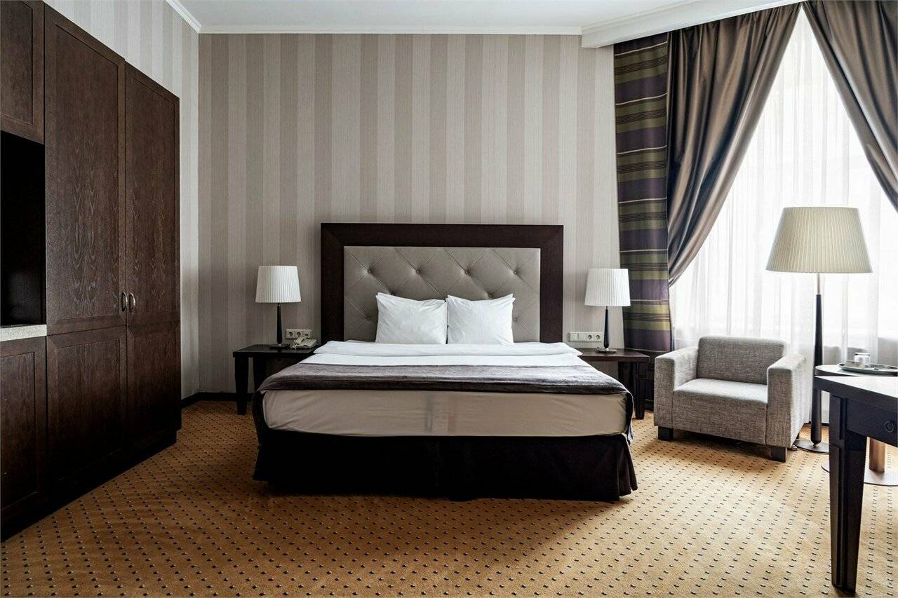 Фотографии номера Представительский номер с одной большой или двумя раздельными кроватями в Гостинице Петро Палас Санкт-Петербург