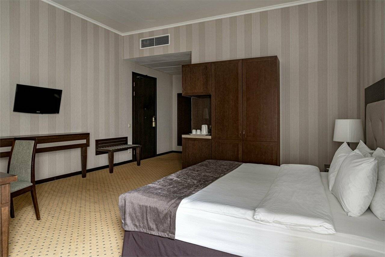 Фотографии номера Представительский номер с одной большой или двумя раздельными кроватями в Гостинице Петро Палас Санкт-Петербург